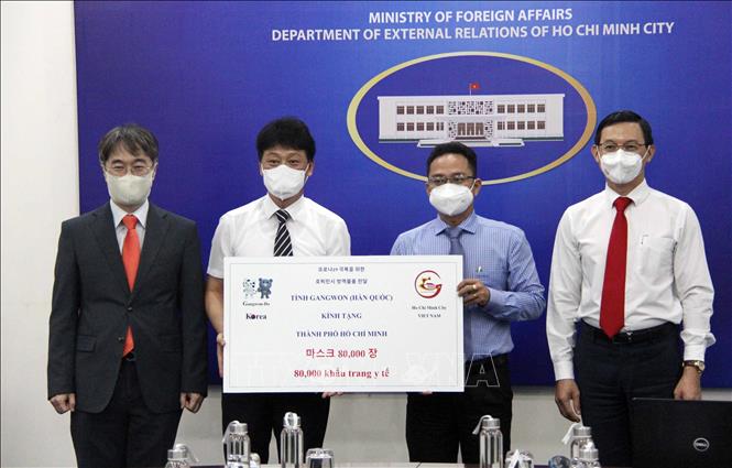 Ho Chi Minh City receives medical masks from Korean province